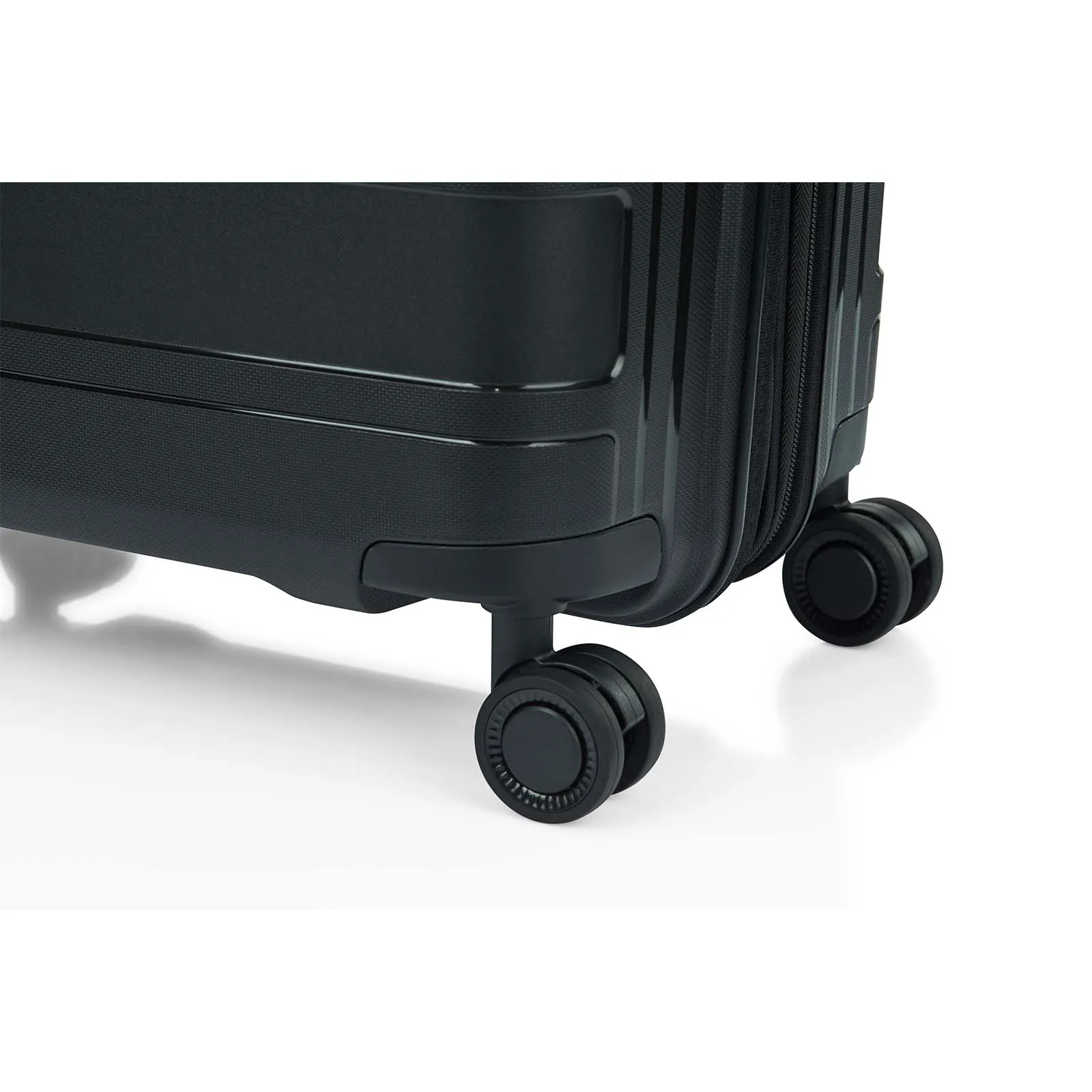 American Tourister Light Max 69cm Suitcase Black