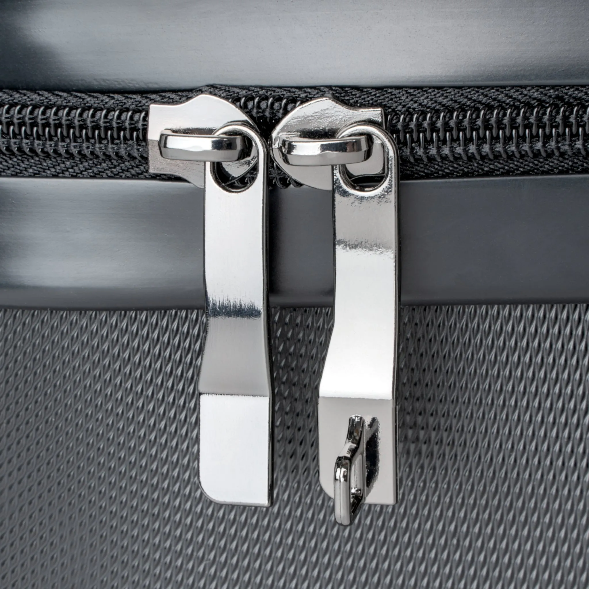 Ascension Voyager Luxe Suitcase (PEACE B)