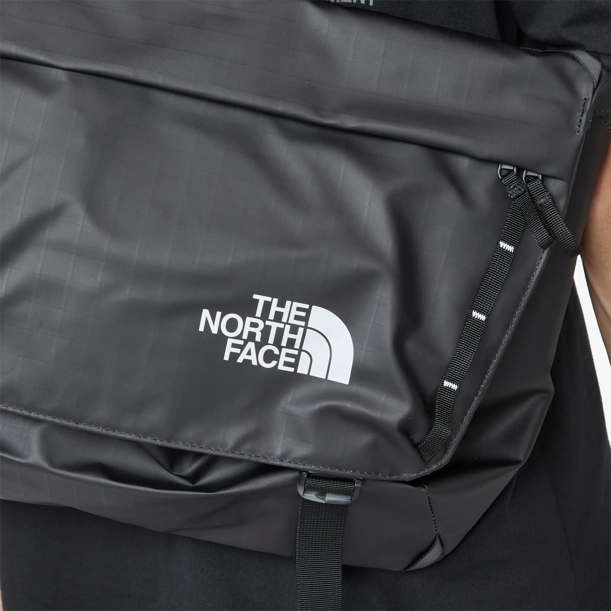 Base Camp Voyager Messenger Bag TNF Black | TNF White | NPF