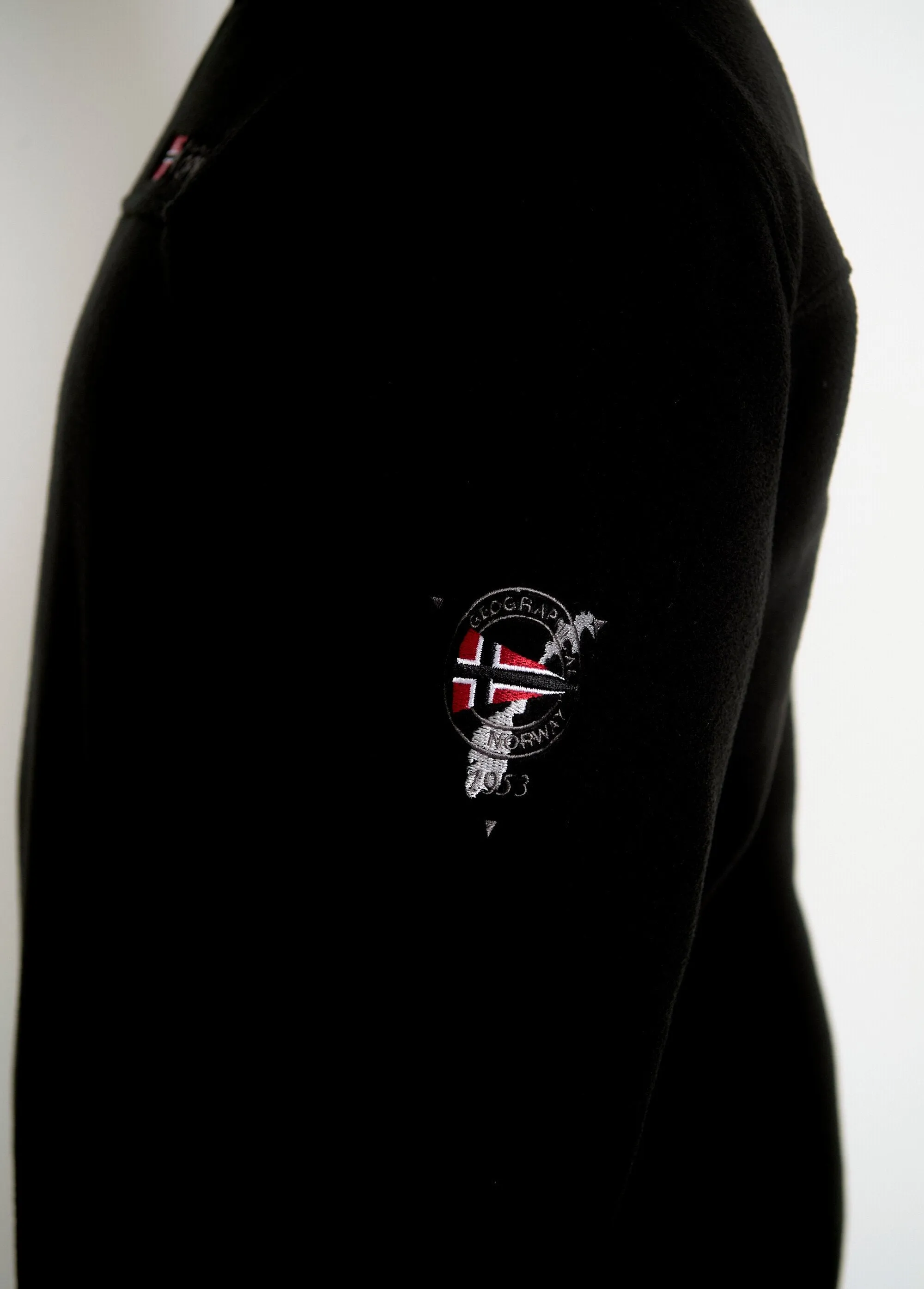 Fleece jacket with retractable hood