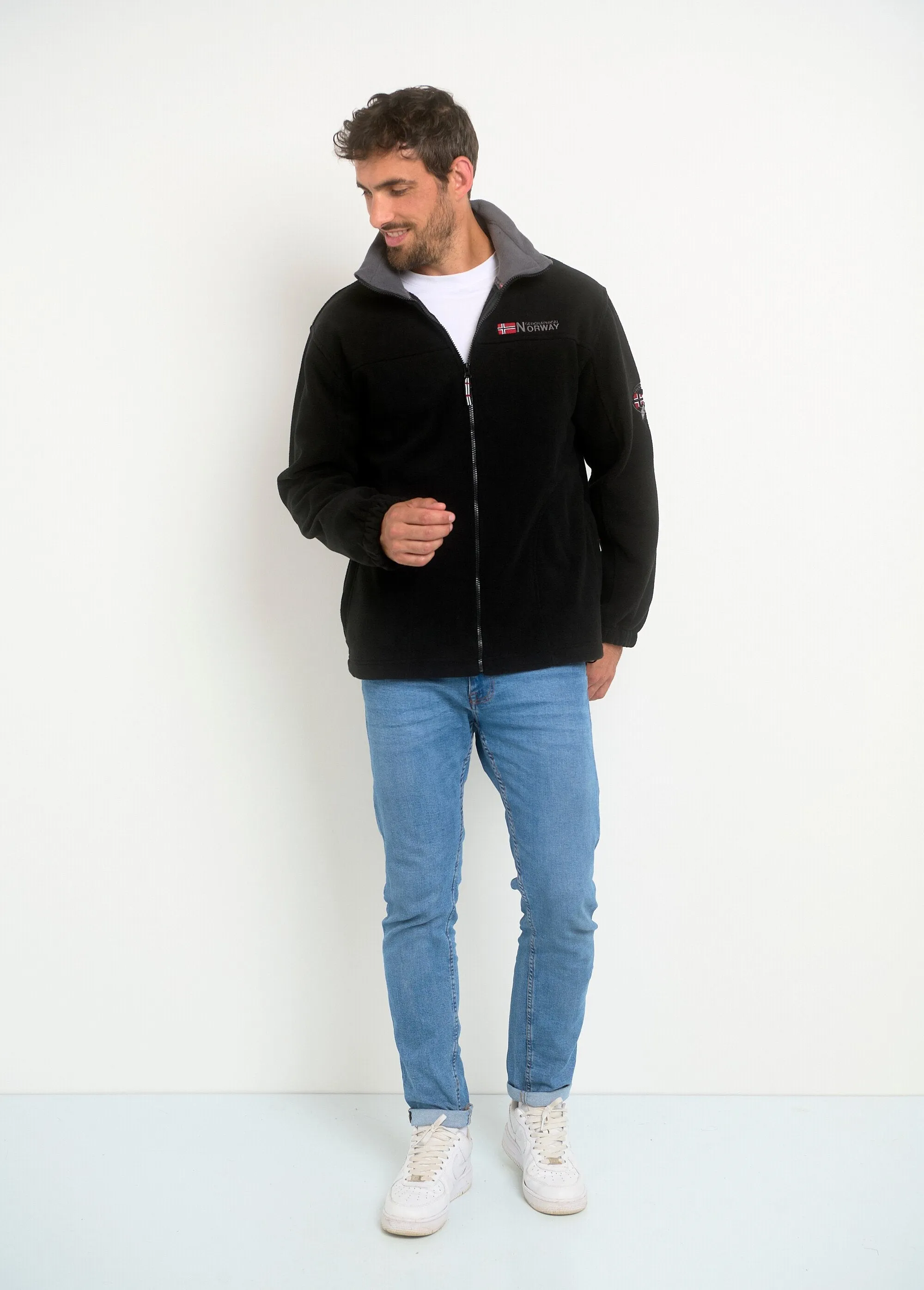 Fleece jacket with retractable hood