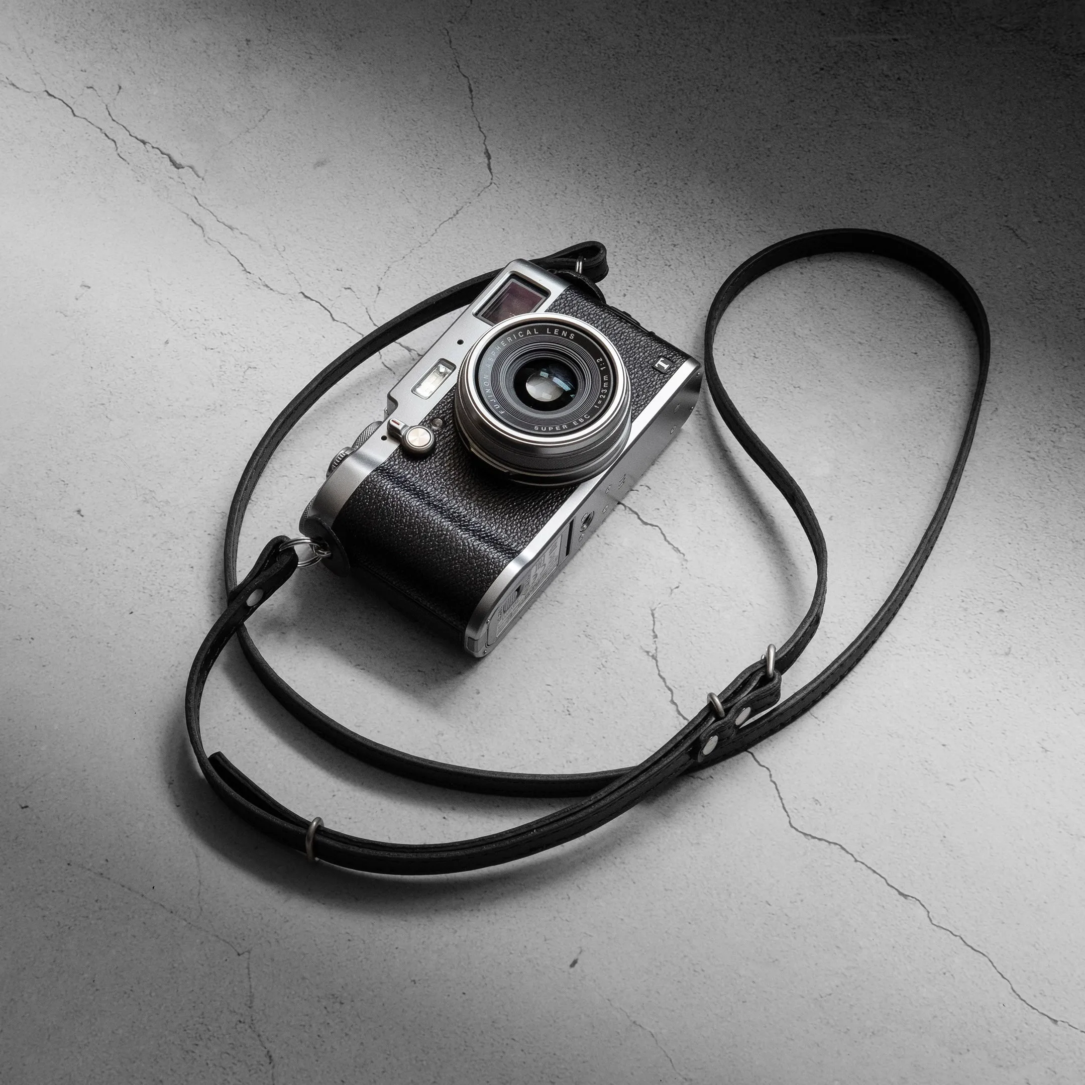 Leather camera strap (F5.6)