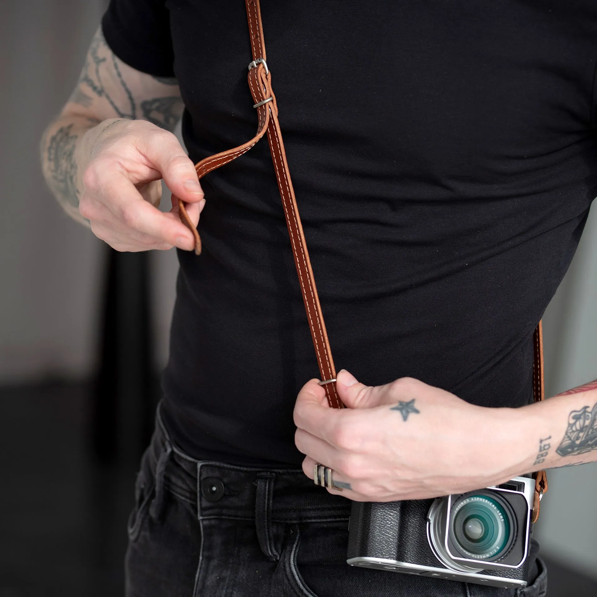Leather camera strap (F5.6)