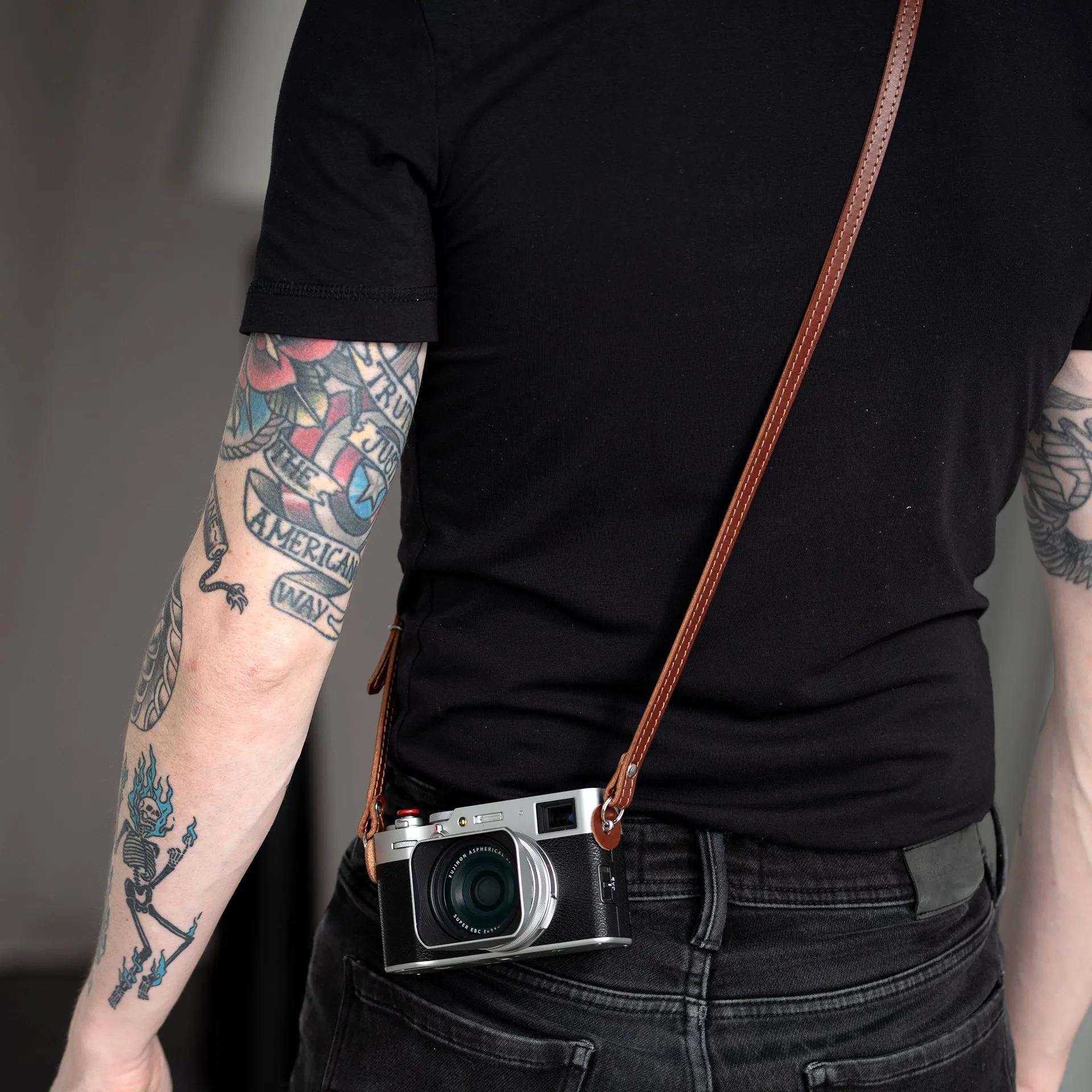 Leather camera strap (F5.6)