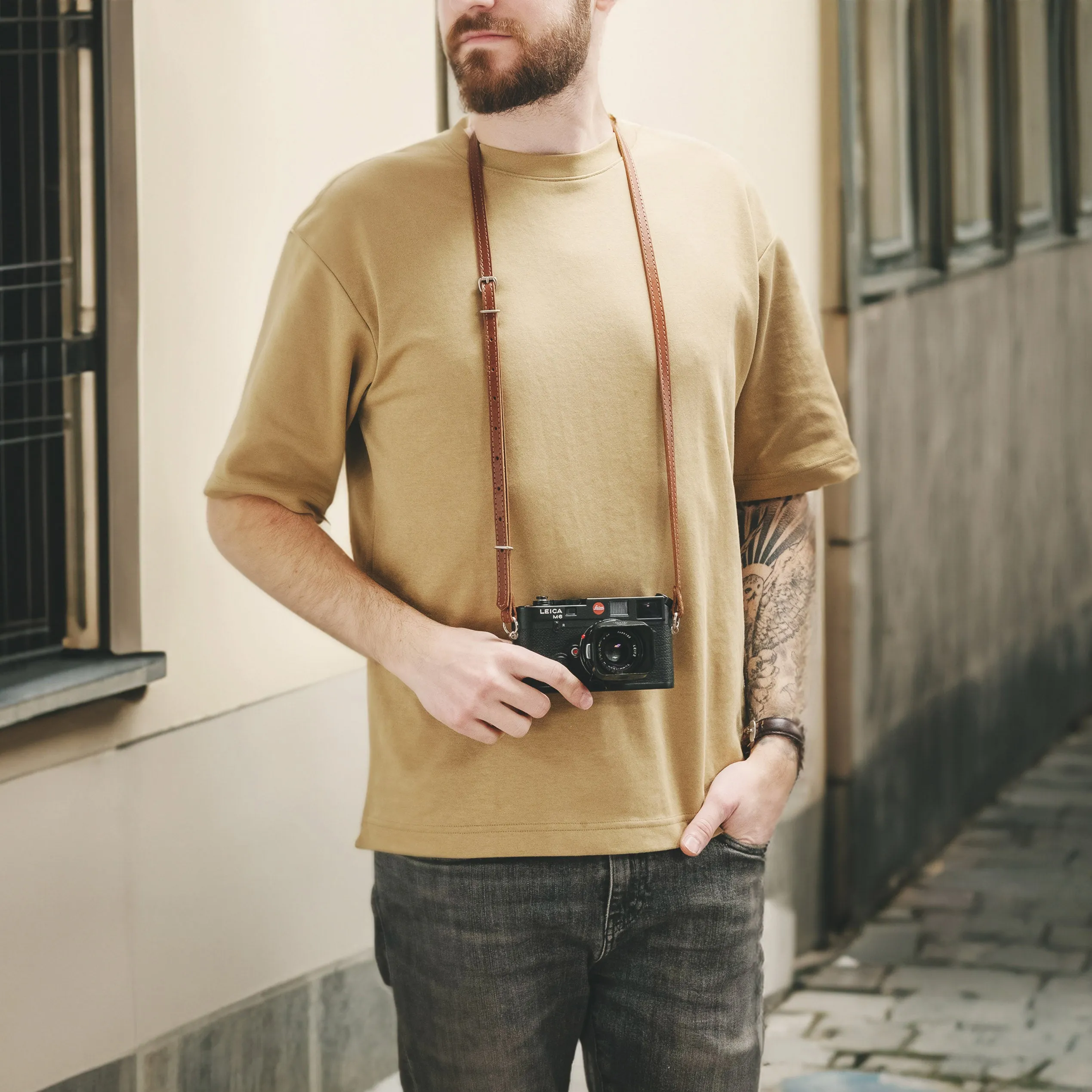 Leather camera strap (F5.6)