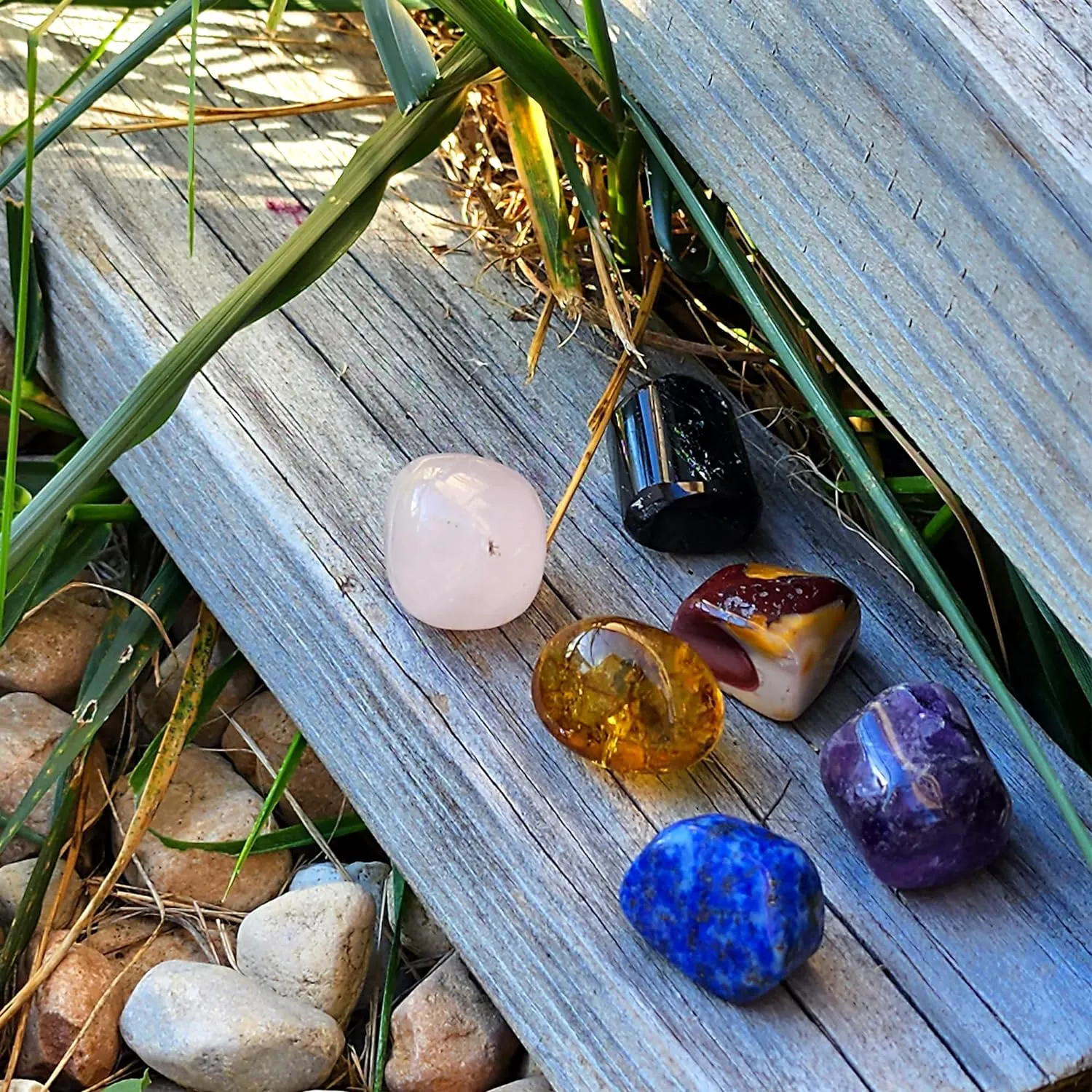 Love crystals set of 7 - Include 1 Stretchable bracelet & random natural shaped Rose Quartz, Citrine, Amethyst, Lapis Lazuli, Mookie jasper black tourmaline Palm Stones for Unconditional Love