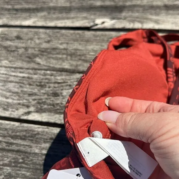 Lululemon Energy High-Neck Longline Bra Medium logo size 8 NWT sports bra Red Bl