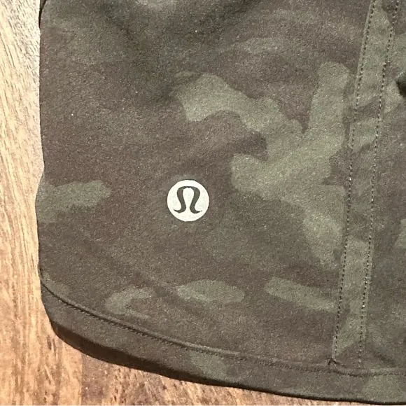 Lululemon Tracker Short V 4” Incognito Camo Multi Gator Green Size 10