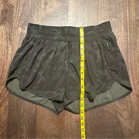 Lululemon Tracker Short V 4” Incognito Camo Multi Gator Green Size 10