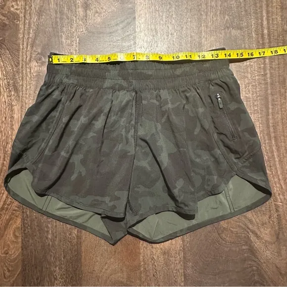 Lululemon Tracker Short V 4” Incognito Camo Multi Gator Green Size 10