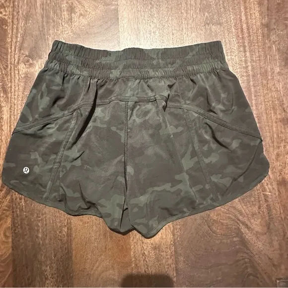 Lululemon Tracker Short V 4” Incognito Camo Multi Gator Green Size 10