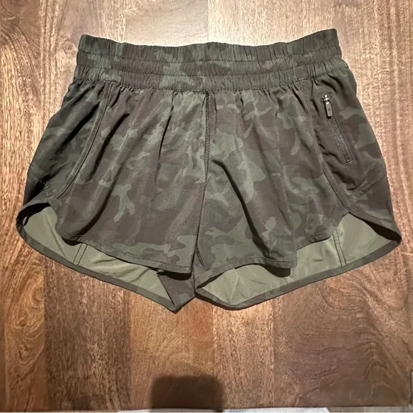 Lululemon Tracker Short V 4” Incognito Camo Multi Gator Green Size 10