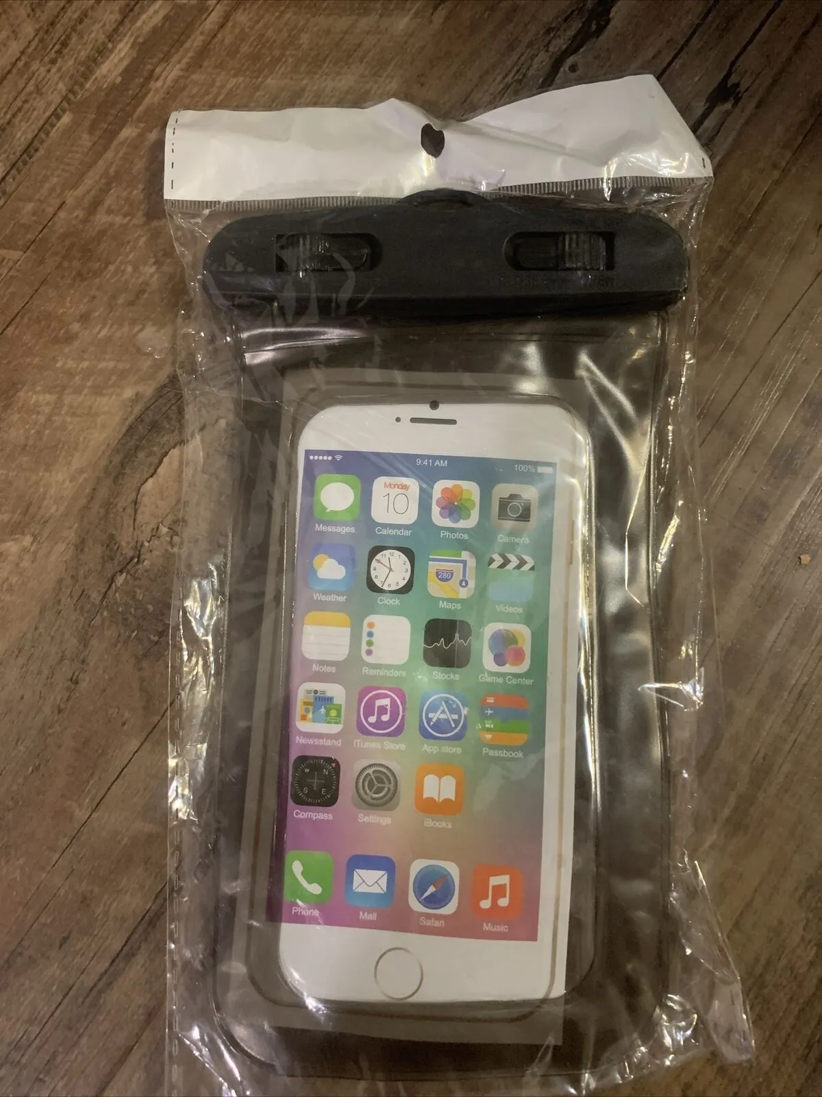 NEW TideWe Waterproof Cellphone Case/Bag, great for travel to keep your phone dry or other items like cash cards etc.