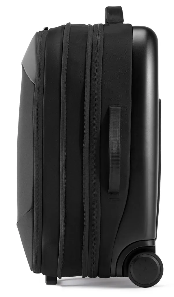 Nomatic Navigator Carry-On 37L
