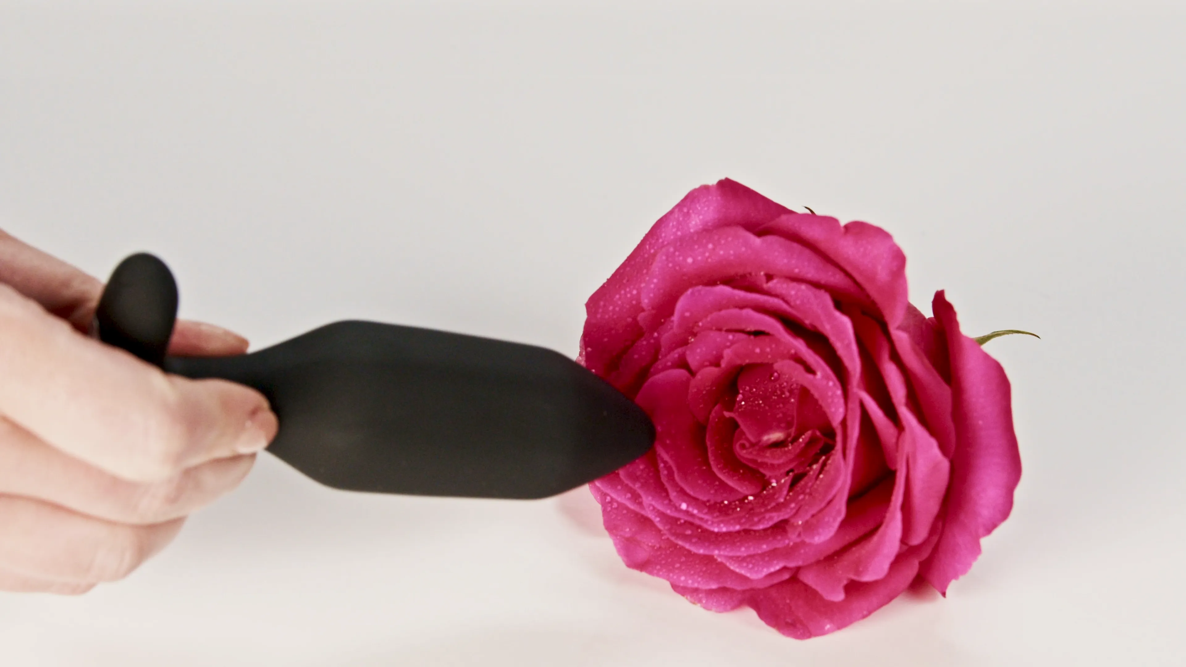 Onyx Vibrating Butt Plug for Strong Sensations