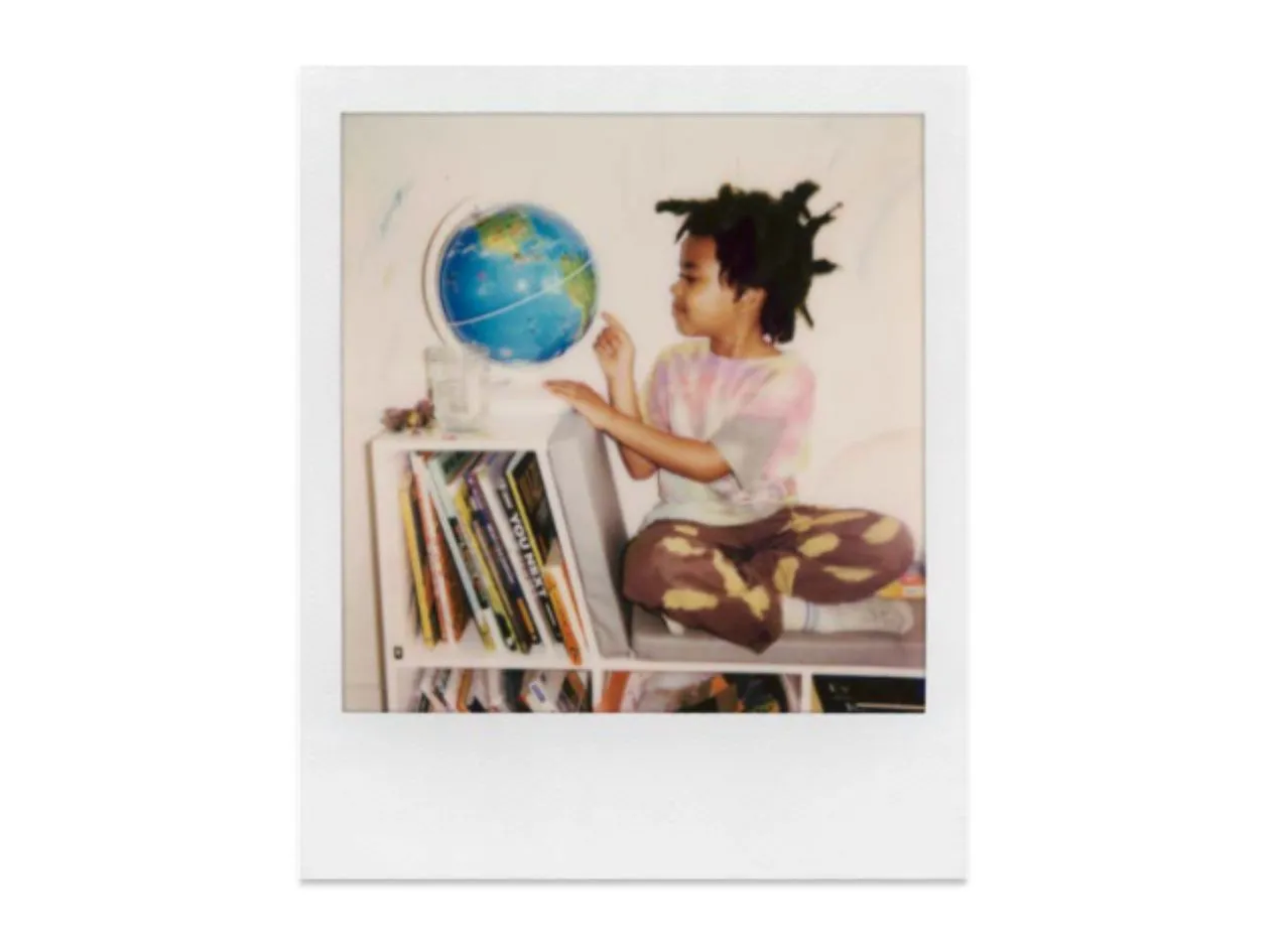 Polaroid Now PLUS Camera (Generation 2) - with 5 creative Lens Filters included - and FREE UK Shipping