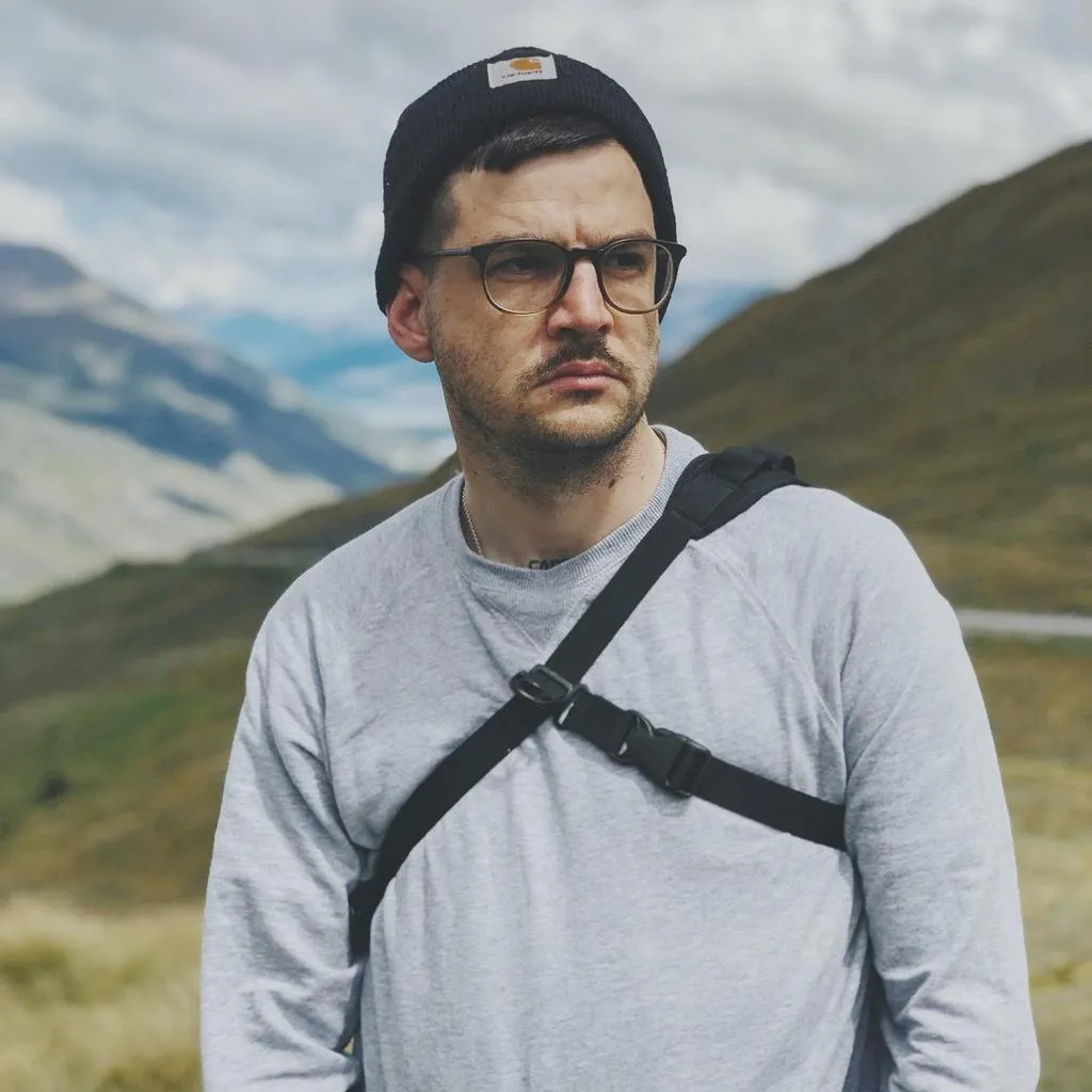 SkinGrowsBack 3 Point Camera Strap