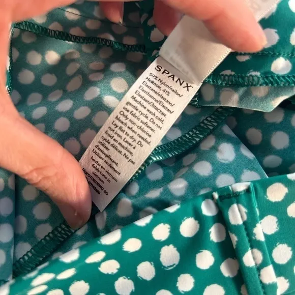 Spanx polka dot kelly green sunshine shorts, 6&quot; (A1) and (C1-L)