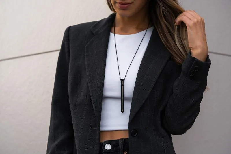 Vesper 2 Vibrating Necklace - Black